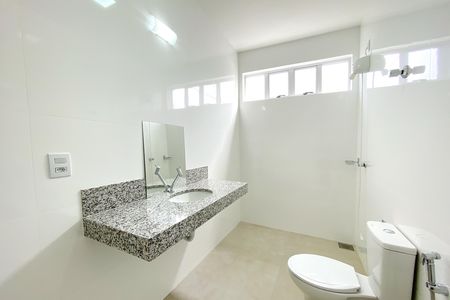 Apartamento à venda com 76m², 3 quartos e 1 vaga Apartamento à venda com 76m², 3 quartos e 1 vagaBanheiro