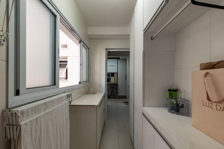 Apartamento à venda com 198m², 3 quartos e 3 vagas Apartamento à venda com 198m², 3 quartos e 3 vagasÁrea de Serviço