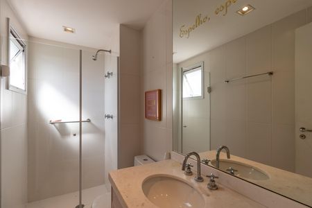 Apartamento à venda com 198m², 3 quartos e 3 vagas Apartamento à venda com 198m², 3 quartos e 3 vagasBanheiro da Suíte 2