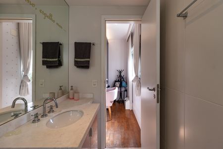 Apartamento à venda com 198m², 3 quartos e 3 vagas Apartamento à venda com 198m², 3 quartos e 3 vagasBanheiro da Suíte 2