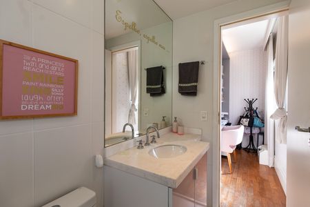 Apartamento à venda com 198m², 3 quartos e 3 vagas Apartamento à venda com 198m², 3 quartos e 3 vagasBanheiro da Suíte 2