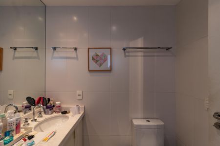 Apartamento à venda com 198m², 3 quartos e 3 vagas Apartamento à venda com 198m², 3 quartos e 3 vagasBanheiro da Suíte 3