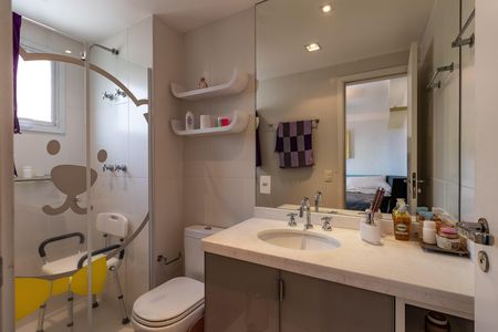 Apartamento à venda com 198m², 3 quartos e 3 vagas Apartamento à venda com 198m², 3 quartos e 3 vagasBanheiro da Suíte 1