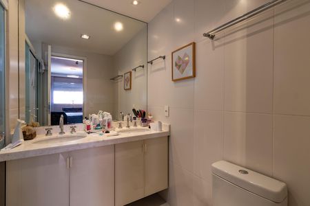 Apartamento à venda com 198m², 3 quartos e 3 vagas Apartamento à venda com 198m², 3 quartos e 3 vagasBanheiro da Suíte 3