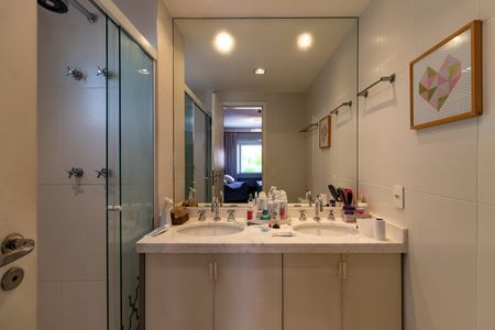 Apartamento à venda com 198m², 3 quartos e 3 vagas Apartamento à venda com 198m², 3 quartos e 3 vagasBanheiro da Suíte 3