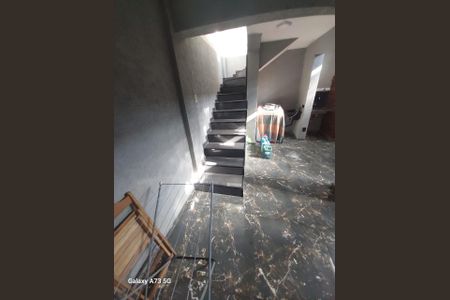 Casa à venda com 204m², 4 quartos e 2 vagas Casa à venda com 204m², 4 quartos e 2 vagasLAVANDERIA