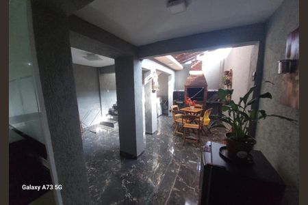 Casa à venda com 204m², 4 quartos e 2 vagas Casa à venda com 204m², 4 quartos e 2 vagasLAVANDERIA