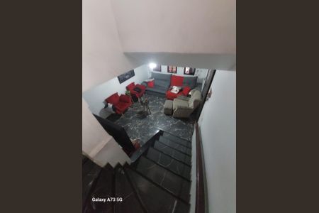 Casa à venda com 204m², 4 quartos e 2 vagas Casa à venda com 204m², 4 quartos e 2 vagasESCADA INTERNA