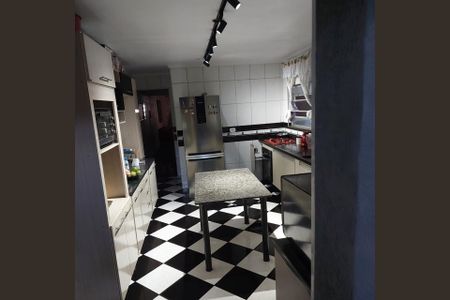 Casa à venda com 204m², 4 quartos e 2 vagas Casa à venda com 204m², 4 quartos e 2 vagasCOZINHA