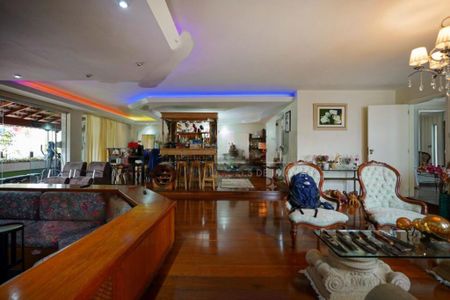 Casa à venda com 580m², 5 quartos e 5 vagas