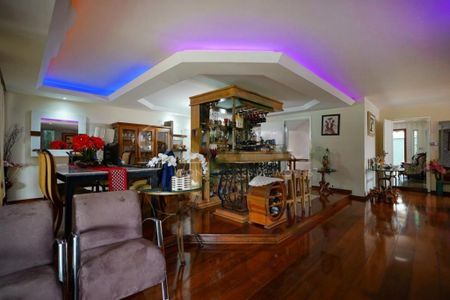 Casa à venda com 5 quartos, 580m² em Jardim dos Estados, São Paulo