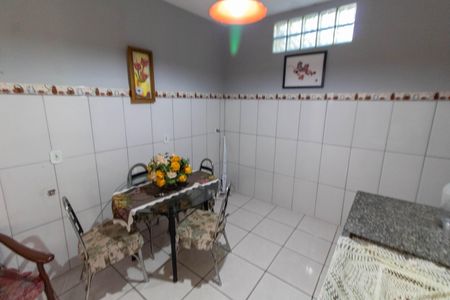 Casa à venda com 439m², 3 quartos e 8 vagas Casa à venda com 439m², 3 quartos e 8 vagasCOZINHA EDICULA