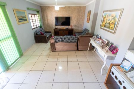 Casa à venda com 439m², 3 quartos e 8 vagas Casa à venda com 439m², 3 quartos e 8 vagasSALA EDICULA