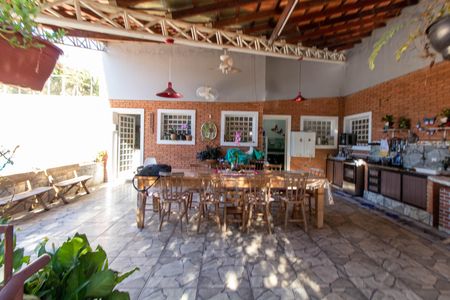 Casa à venda com 439m², 3 quartos e 8 vagas Casa à venda com 439m², 3 quartos e 8 vagasÁREA GOURMET