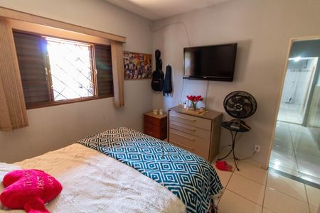Casa à venda com 439m², 3 quartos e 8 vagas Casa à venda com 439m², 3 quartos e 8 vagasQUARTO 1 EDICULA
