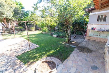 Casa à venda com 439m², 3 quartos e 8 vagas Casa à venda com 439m², 3 quartos e 8 vagasÁREA EXTERNA EDÍCULA
