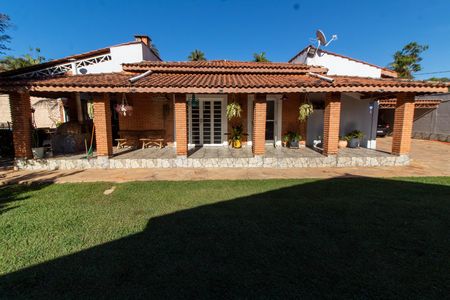 Casa à venda com 439m², 3 quartos e 8 vagas Casa à venda com 439m², 3 quartos e 8 vagasÁREA EXTERNA