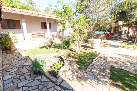 Casa à venda com 439m², 3 quartos e 8 vagas Casa à venda com 439m², 3 quartos e 8 vagasÁREA EXTERNA EDÍCULA