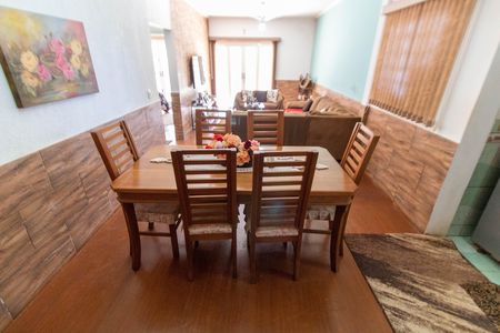 Casa à venda com 439m², 3 quartos e 8 vagas Casa à venda com 439m², 3 quartos e 8 vagasSALA DE JANTAR