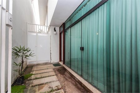 Casa à venda com 3 quartos, 272m² em Indianópolis, São Paulo
