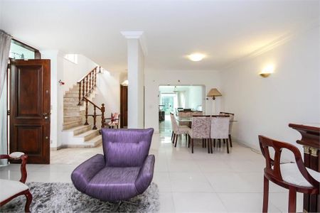 Casa à venda com 3 quartos, 272m² em Indianópolis, São Paulo