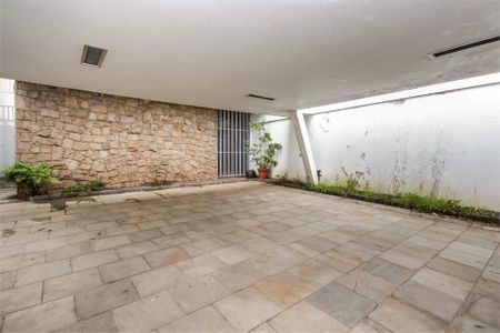 Casa à venda com 3 quartos, 272m² em Indianópolis, São Paulo