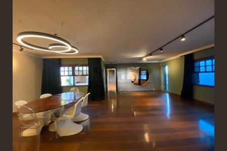Casa à venda com 280m², 5 quartos e 7 vagas