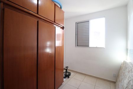 Quarto 1 de apartamento para alugar com 2 quartos, 50m² em Presidente Roosevelt, Uberlândia