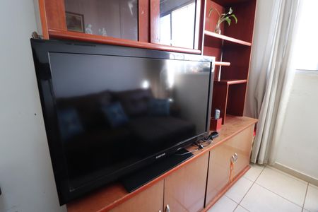 Sala de apartamento para alugar com 2 quartos, 50m² em Presidente Roosevelt, Uberlândia