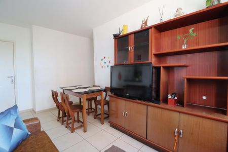 Sala de apartamento para alugar com 2 quartos, 50m² em Presidente Roosevelt, Uberlândia