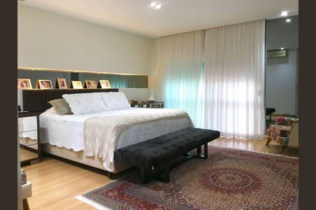 Casa à venda com 4 quartos, 474m² em Residencial Quatro (Alphaville), Santana de Parnaíba