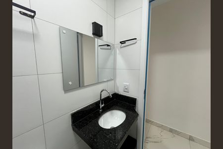 Banheiro de apartamento para alugar com 1 quarto, 30m² em Parque Peruche, São Paulo