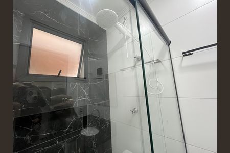 Banheiro de apartamento para alugar com 1 quarto, 30m² em Parque Peruche, São Paulo