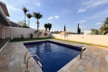 Casa de condomínio à venda com 218m², 4 quartos e 4 vagas Casa de condomínio à venda com 218m², 4 quartos e 4 vagasPiscina