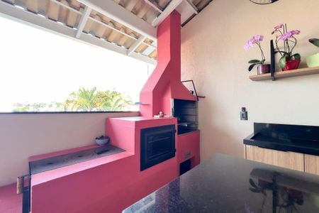 Casa de condomínio à venda com 218m², 4 quartos e 4 vagas Casa de condomínio à venda com 218m², 4 quartos e 4 vagasChurrasqueira