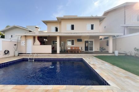 Casa de condomínio à venda com 218m², 4 quartos e 4 vagas Casa de condomínio à venda com 218m², 4 quartos e 4 vagasPiscina