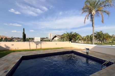 Casa de condomínio à venda com 218m², 4 quartos e 4 vagas Casa de condomínio à venda com 218m², 4 quartos e 4 vagasPiscina