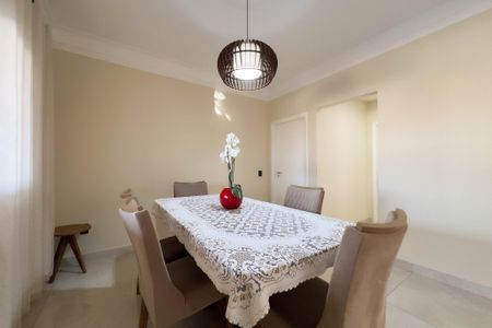 Casa de condomínio à venda com 218m², 4 quartos e 4 vagas Casa de condomínio à venda com 218m², 4 quartos e 4 vagasSala