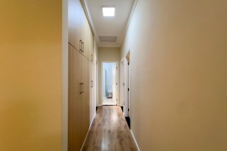 Casa de condomínio à venda com 218m², 4 quartos e 4 vagas Casa de condomínio à venda com 218m², 4 quartos e 4 vagasCorredor