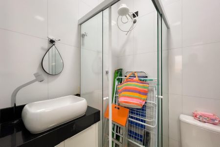 Casa de condomínio à venda com 218m², 4 quartos e 4 vagas Casa de condomínio à venda com 218m², 4 quartos e 4 vagasBanheiro de serviço
