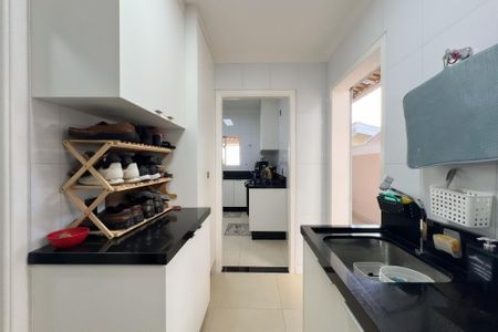 Casa de condomínio à venda com 218m², 4 quartos e 4 vagas Casa de condomínio à venda com 218m², 4 quartos e 4 vagasÁrea de Serviço
