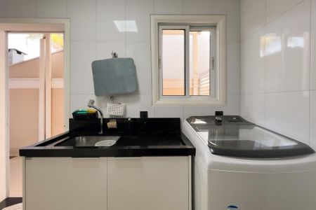 Casa de condomínio à venda com 218m², 4 quartos e 4 vagas Casa de condomínio à venda com 218m², 4 quartos e 4 vagasÁrea de Serviço