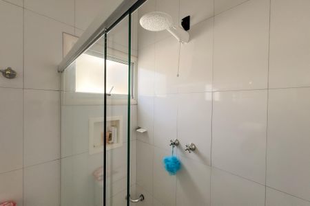 Casa de condomínio à venda com 218m², 4 quartos e 4 vagas Casa de condomínio à venda com 218m², 4 quartos e 4 vagasBanheiro da Suíte