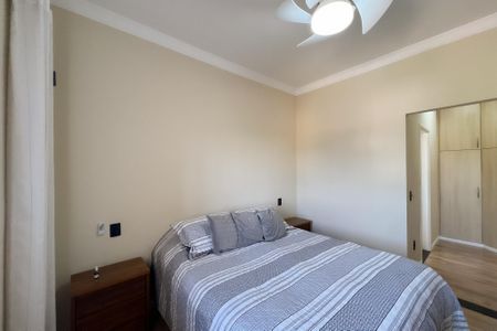 Casa de condomínio à venda com 218m², 4 quartos e 4 vagas Casa de condomínio à venda com 218m², 4 quartos e 4 vagasSuíte