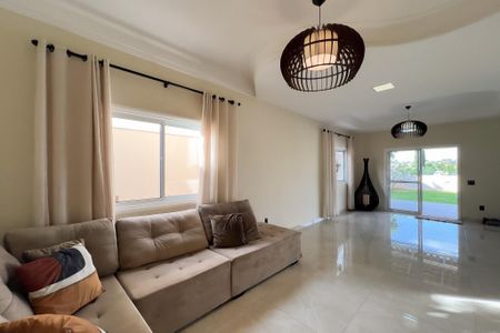 Casa de condomínio à venda com 218m², 4 quartos e 4 vagas Casa de condomínio à venda com 218m², 4 quartos e 4 vagasSala