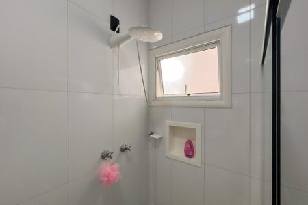 Casa de condomínio à venda com 218m², 4 quartos e 4 vagas Casa de condomínio à venda com 218m², 4 quartos e 4 vagasBanheiro