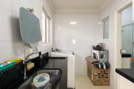 Casa de condomínio à venda com 218m², 4 quartos e 4 vagas Casa de condomínio à venda com 218m², 4 quartos e 4 vagasÁrea de Serviço