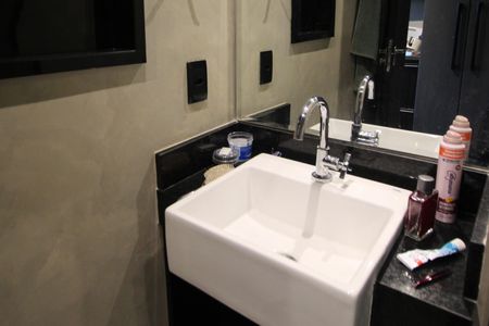 Studio à venda com 27m², 1 quarto e sem vaga Studio à venda com 27m², 1 quarto e sem vagaBanheiro