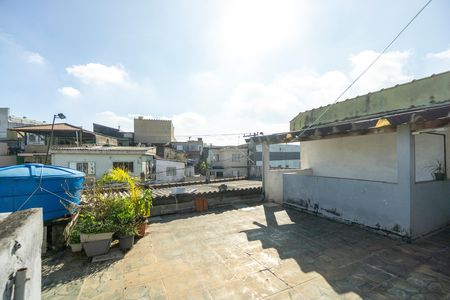 Casa à venda com 230m², 4 quartos e 2 vagas Casa à venda com 230m², 4 quartos e 2 vagasTerraço