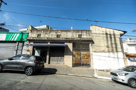 Casa à venda com 230m², 4 quartos e 2 vagas Casa à venda com 230m², 4 quartos e 2 vagasFachada